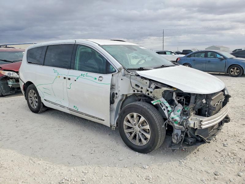 Photo 4 from auction – 2018 CHRYSLER PACIFICA T with VIN 2C4RC1BG7JR152380
