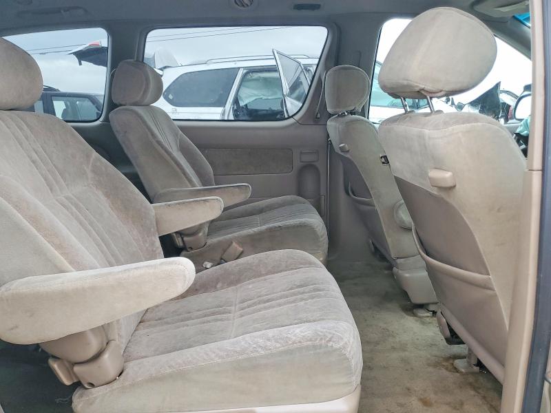 Photo 11 from auction – 2000 TOYOTA SIENNA LE with VIN 4T3ZF13C3YU262152