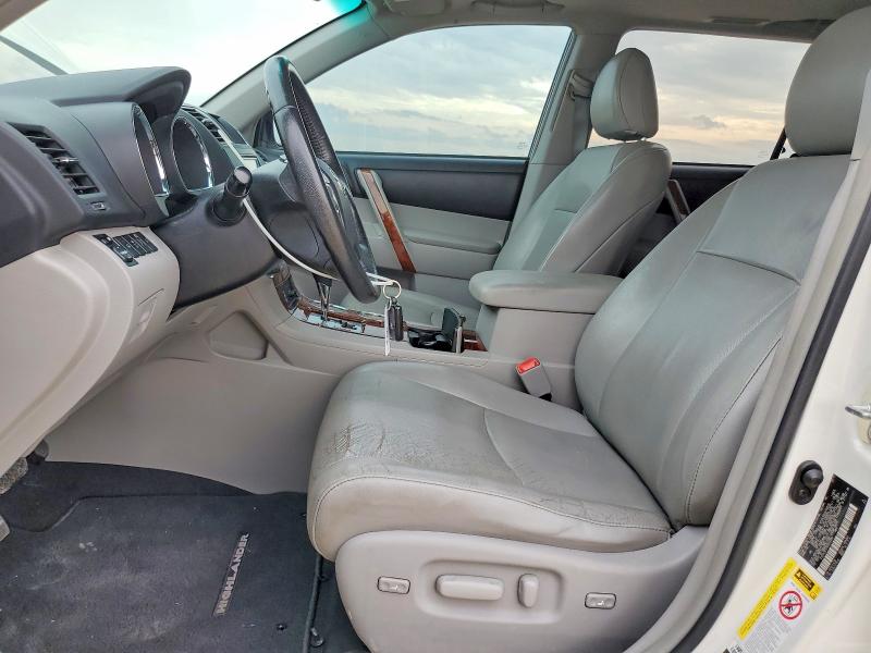 Photo 7 from auction – 2011 TOYOTA HIGHLANDER with VIN 5TDYK3EH7BS049399