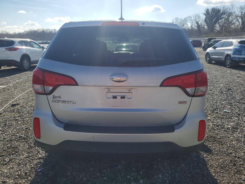 Photo 6 from auction – 2014 KIA SORENTO LX with VIN 5XYKT3A67EG460827