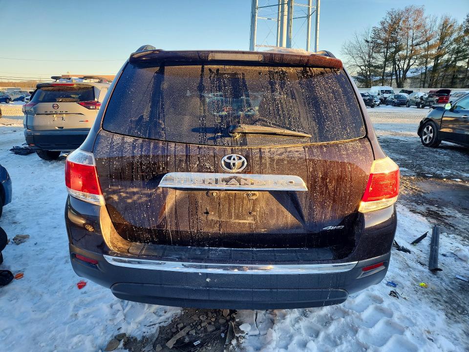 Снимка 6 от търг – 2012 TOYOTA HIGHLANDER с VIN 5TDBK3EH4CS102552