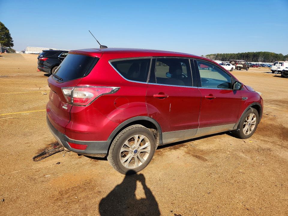 Photo 3 from auction – 2017 FORD ESCAPE with VIN 1FMCU0GD1HUA81018