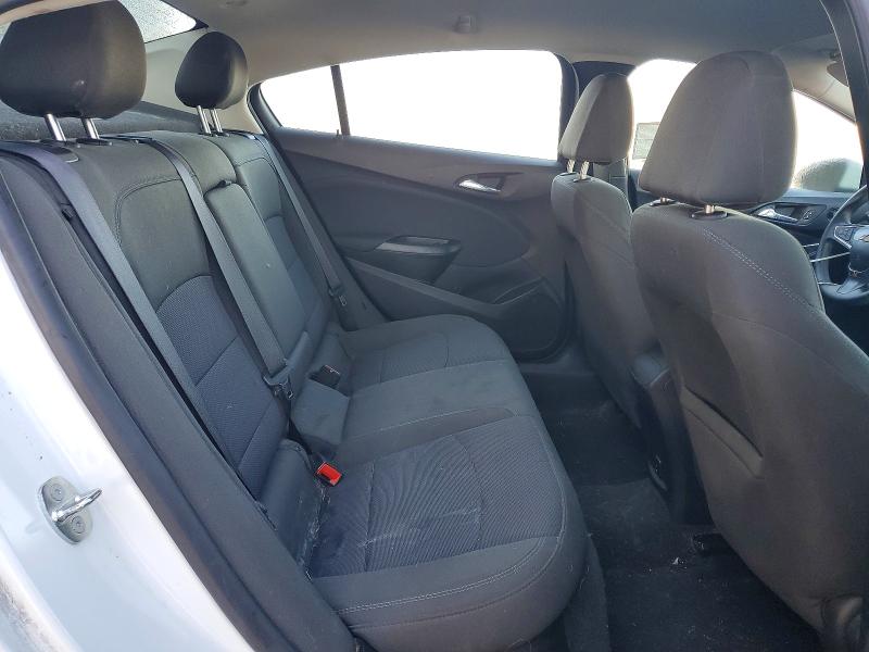 Photo 10 from auction – 2018 CHEVROLET CRUZE with VIN 1G1BE5SM2J7107897