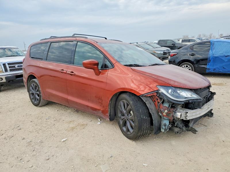 Photo 4 from auction – 2018 CHRYSLER PACIFICA T with VIN 2C4RC1BG6JR174788