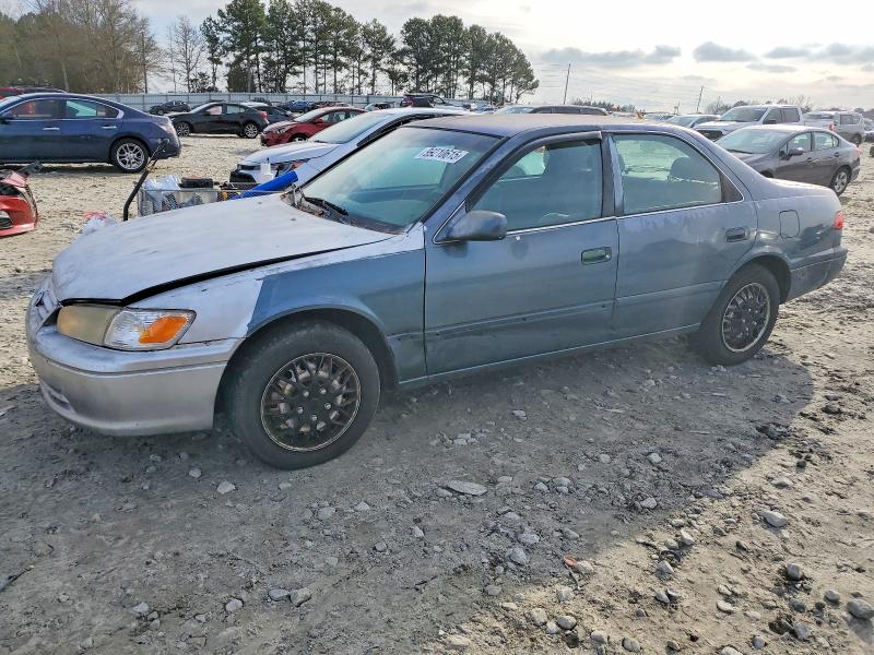 TOYOTA CAMRY LE 2000 with VIN 4T1BF28K3YU939166 - Photo from auction