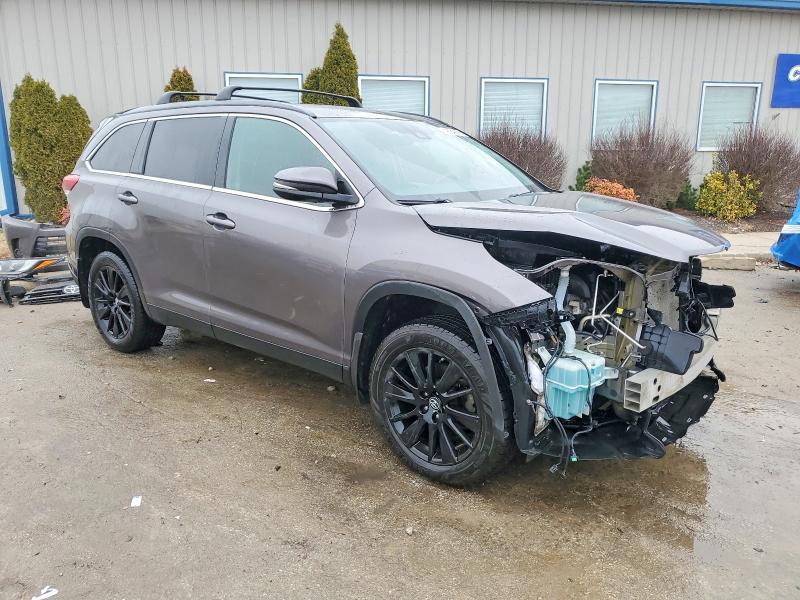 Photo 4 from auction – 2019 TOYOTA HIGHLANDER with VIN 5TDJZRFH4KS566111