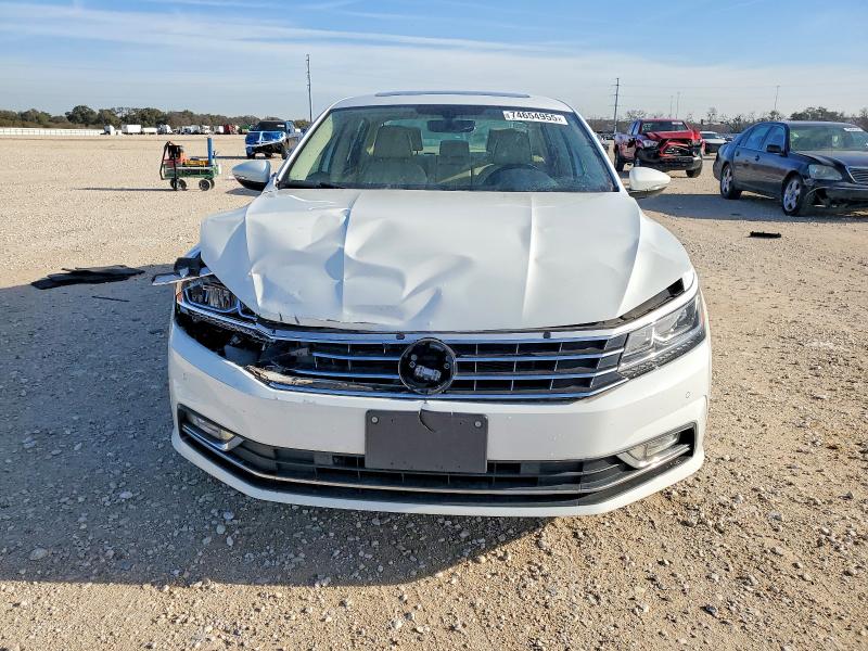 Photo 5 from auction – 2017 VOLKSWAGEN PASSAT SE with VIN 1VWGT7A31HC049237