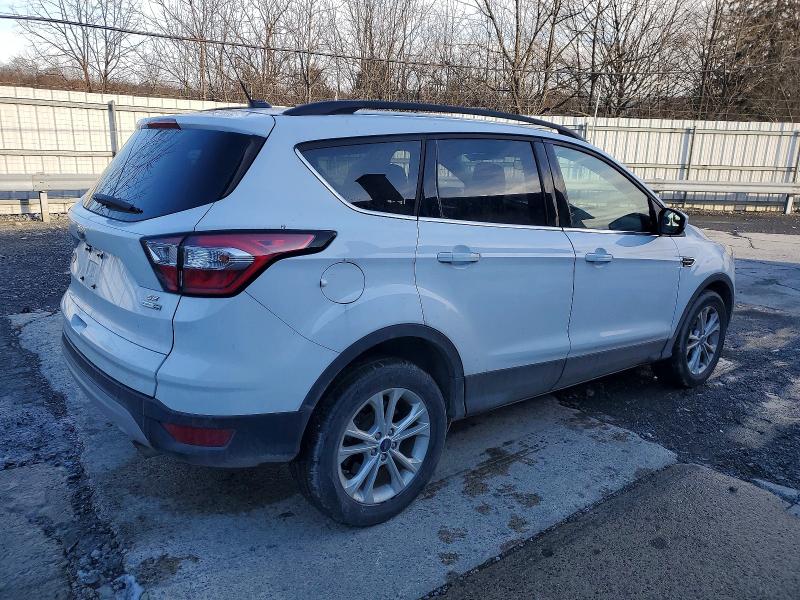 Photo 3 from auction – 2018 FORD ESCAPE SE with VIN 1FMCU9GD2JUC76961