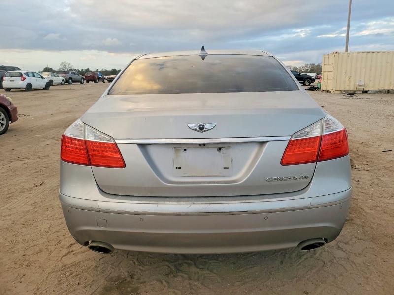 Photo 6 from auction – 2011 HYUNDAI GENESIS 4. with VIN KMHGC4DF7BU113379