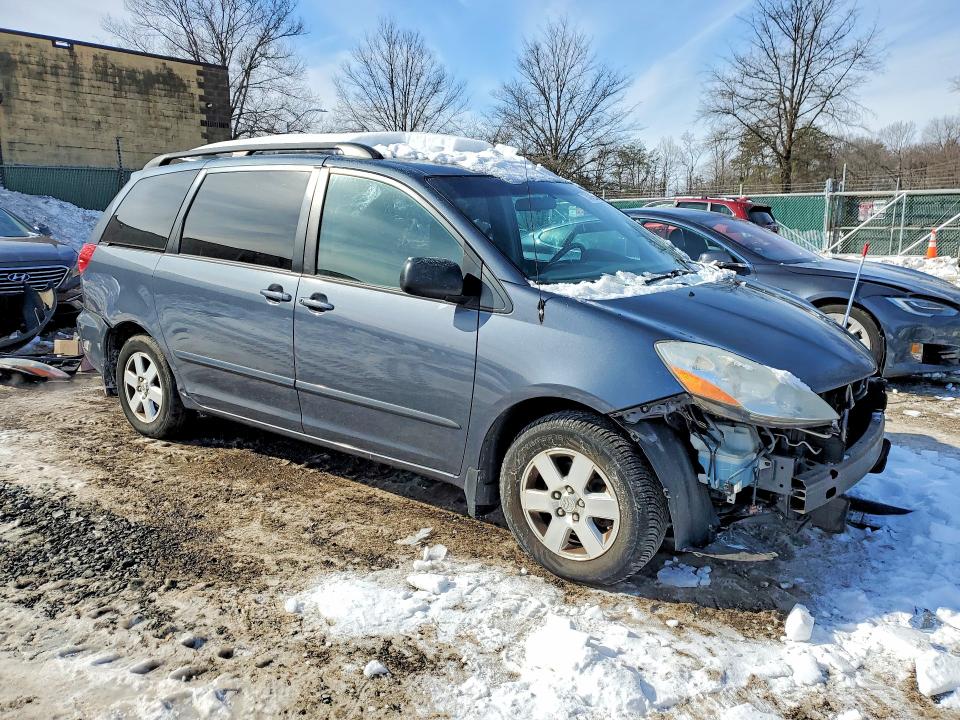 Photo 4 from auction – 2010 TOYOTA SIENNA CE with VIN 5TDKK4CC9AS340150