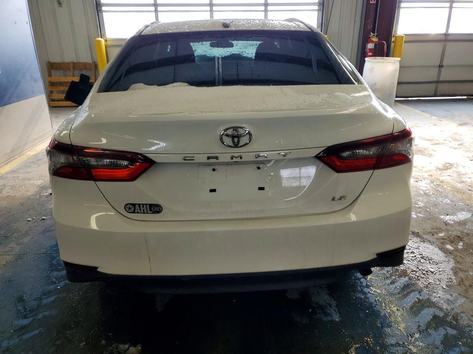 Photo 6 from auction – 2022 TOYOTA CAMRY with VIN 4T1C11AK7NU679048