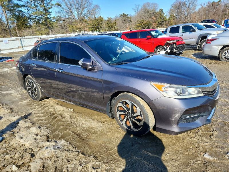 Photo 4 from auction – 2016 HONDA ACCORD with VIN 1HGCR2F84GA042852