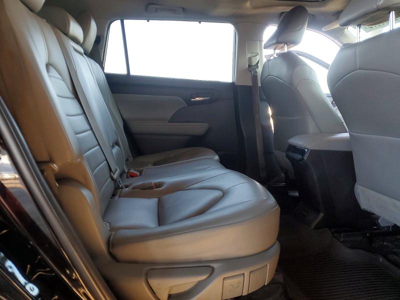 Photo 11 from auction – 2022 TOYOTA HIGHLANDER with VIN 5TDHBRCH7NS556121