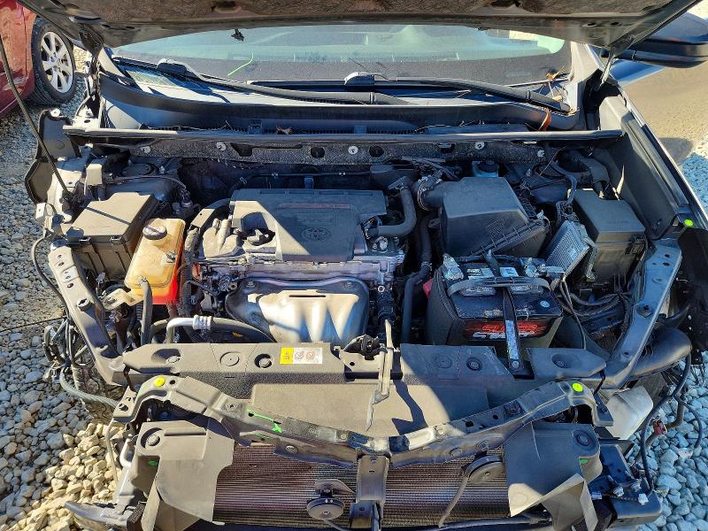 Photo 12 from auction – 2017 TOYOTA RAV4 LE with VIN JTMZFREVXHJ148760