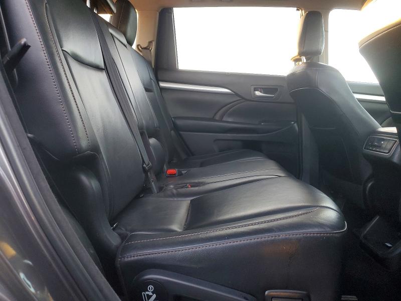 صورة رقم 10 من المزاد - 2018 TOYOTA HIGHLANDER مع VIN 5TDKZRFH3JS282617