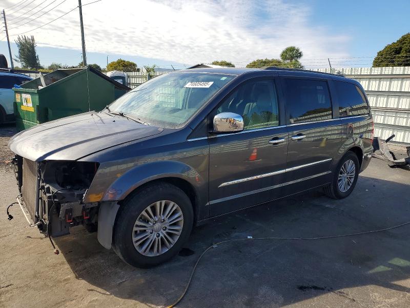 CHRYSLER TOWN & COU 2015 with VIN 2C4RC1CG3FR699300 - Photo from auction