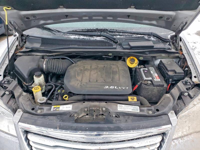 Photo 12 from auction – 2015 CHRYSLER TOWN & COU with VIN 2C4RC1CG1FR714909