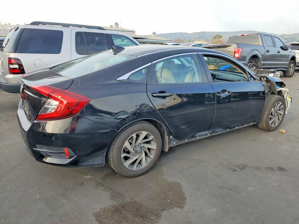 Photo 3 from auction – 2017 HONDA CIVIC EX with VIN 19XFC2F72HE231941