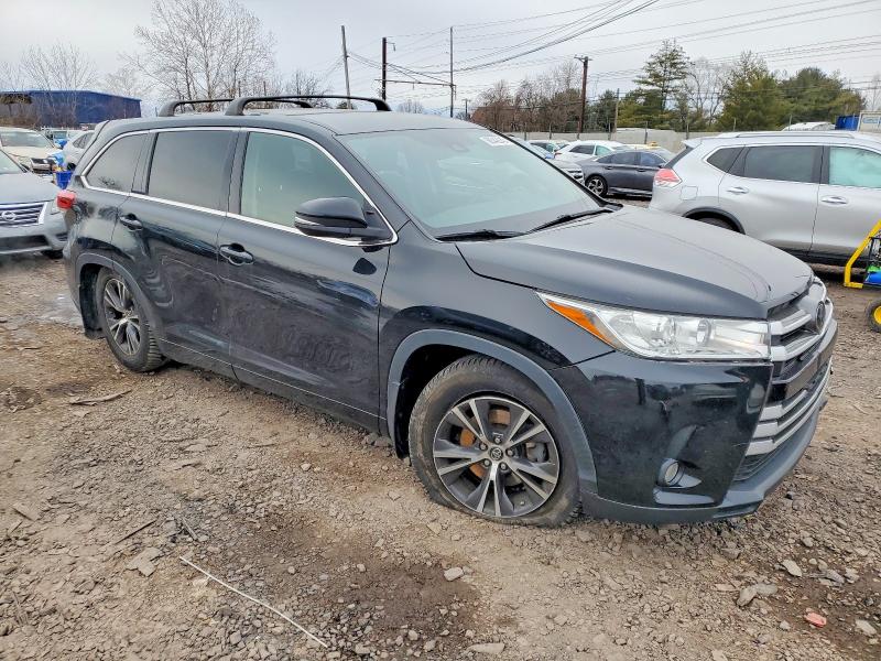 Photo 4 from auction – 2017 TOYOTA HIGHLANDER with VIN 5TDBZRFH3HS473884