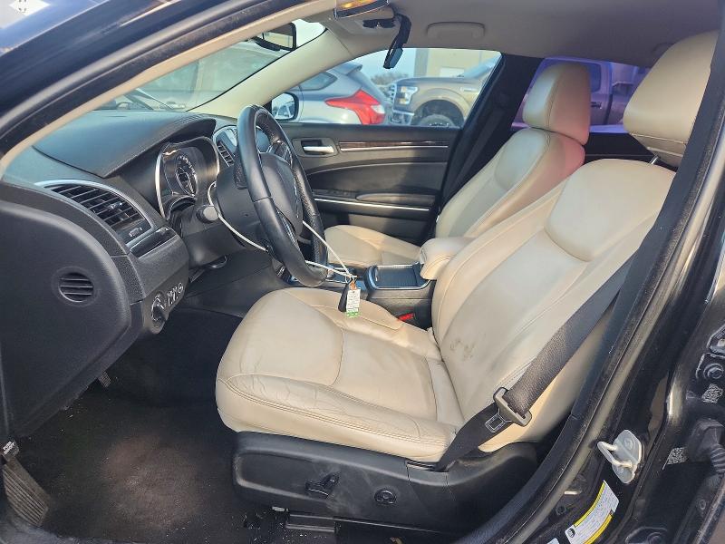 Photo 7 from auction – 2016 CHRYSLER 300 LIMITE with VIN 2C3CCAAG0GH142123