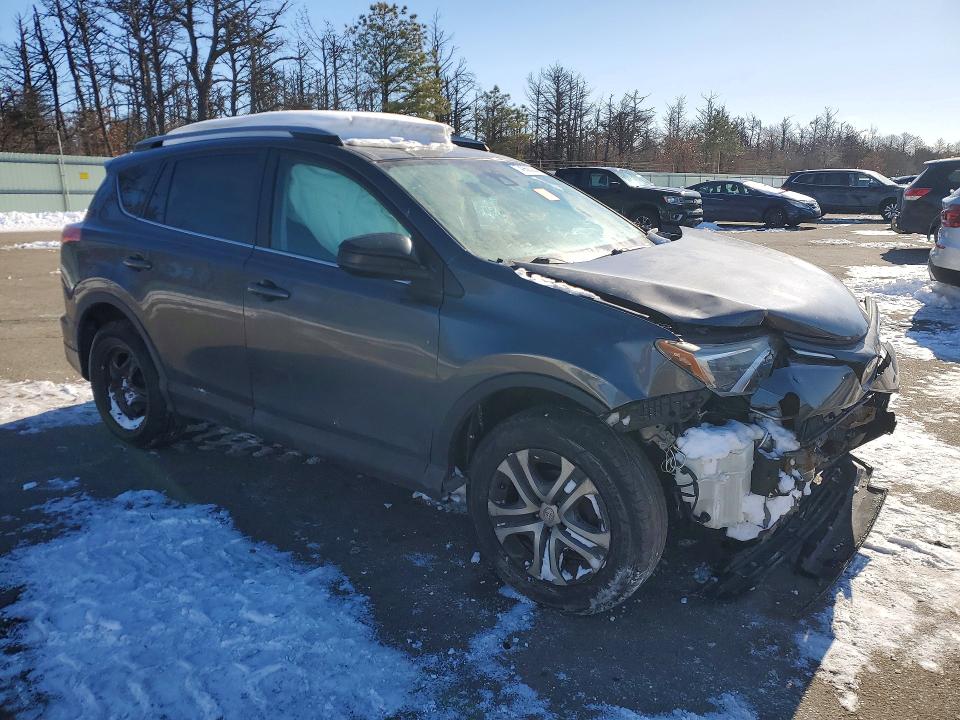 Photo 4 from auction – 2018 TOYOTA RAV4 with VIN 2T3BFREV4JW751440