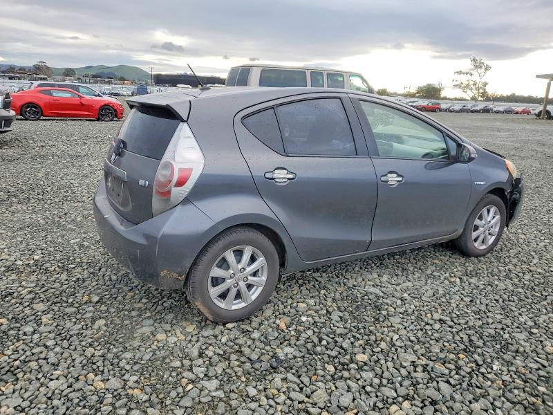 Photo 3 from auction – 2012 TOYOTA PRIUS C with VIN JTDKDTB38C1526705