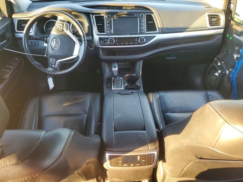 Photo 8 from auction – 2018 TOYOTA HIGHLANDER with VIN 5TDKZRFH3JS282617