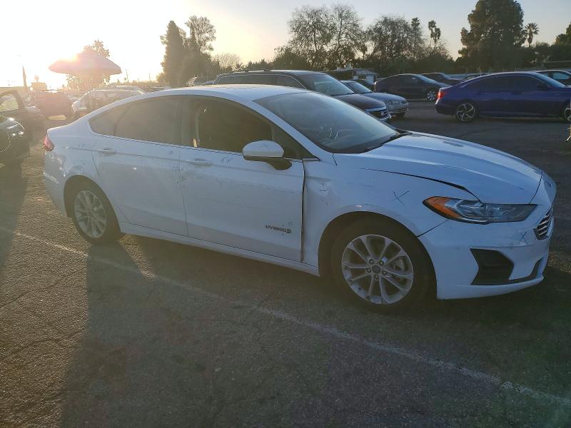 Photo 4 from auction – 2019 FORD FUSION with VIN 3FA6P0LU5KR117523