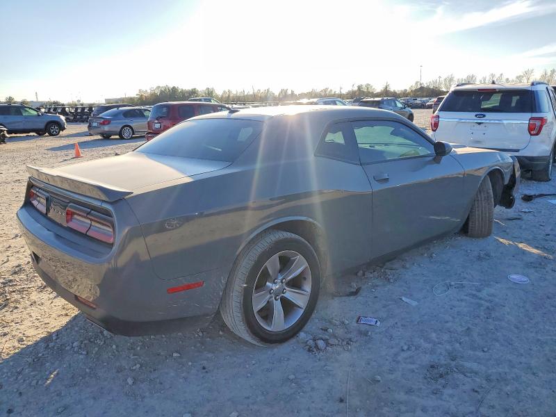 Photo 3 from auction – 2018 DODGE CHALLENGER with VIN 2C3CDZAG2JH317572