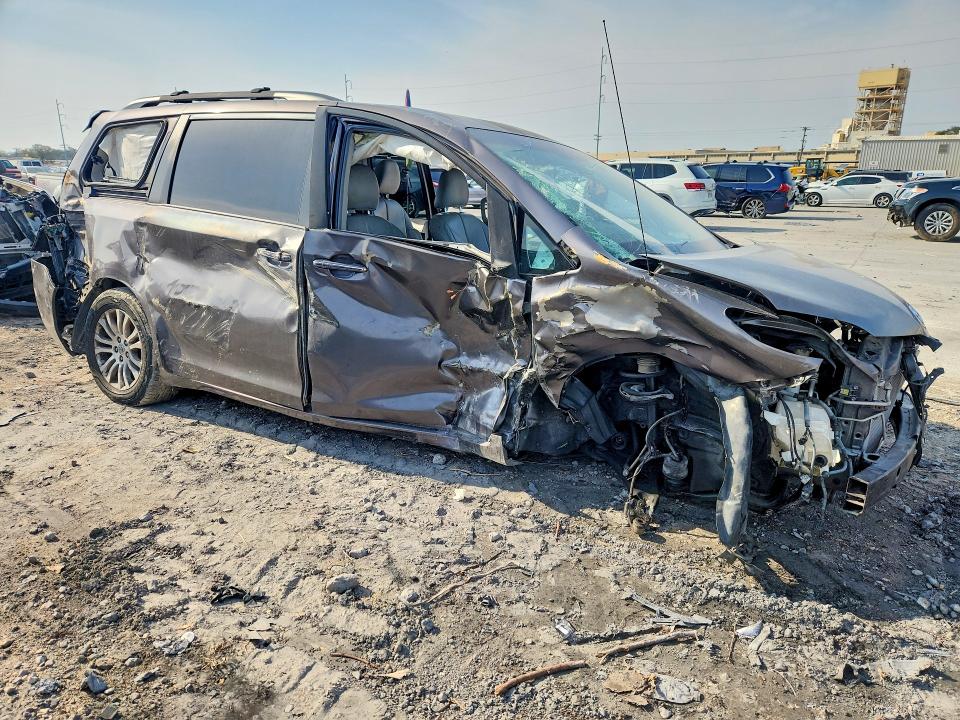 Photo 4 from auction – 2013 TOYOTA SIENNA with VIN 5TDYK3DC0DS289659