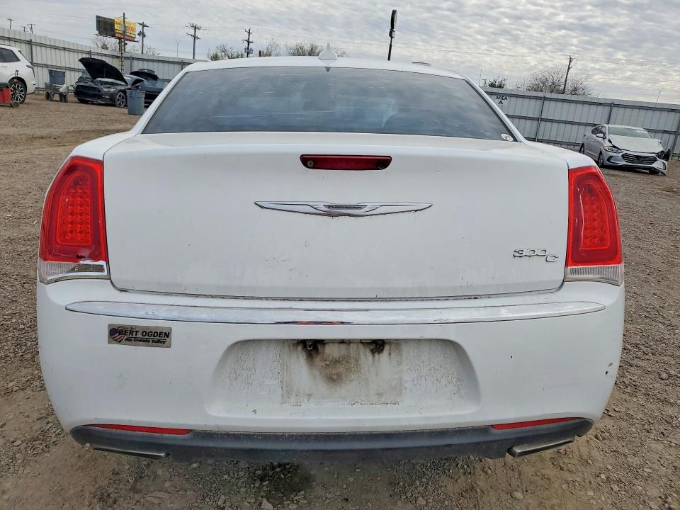Photo 6 from auction – 2017 CHRYSLER 300C with VIN 2C3CCAET8HH552418