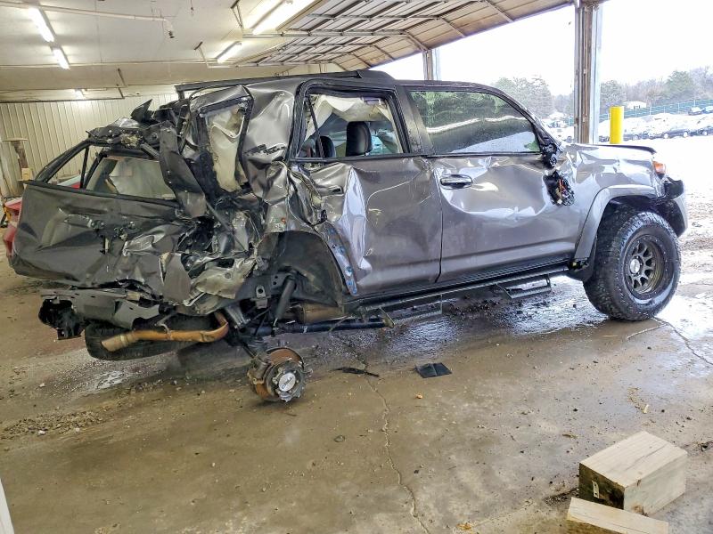 Photo 3 from auction – 2018 TOYOTA 4RUNNER SR with VIN JTEBU5JR8J5497404