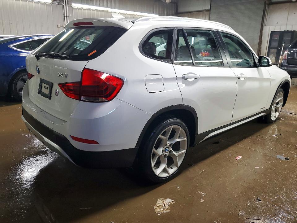 Photo 3 from auction – 2015 BMW X1 with VIN WBAVL1C54FVY33142