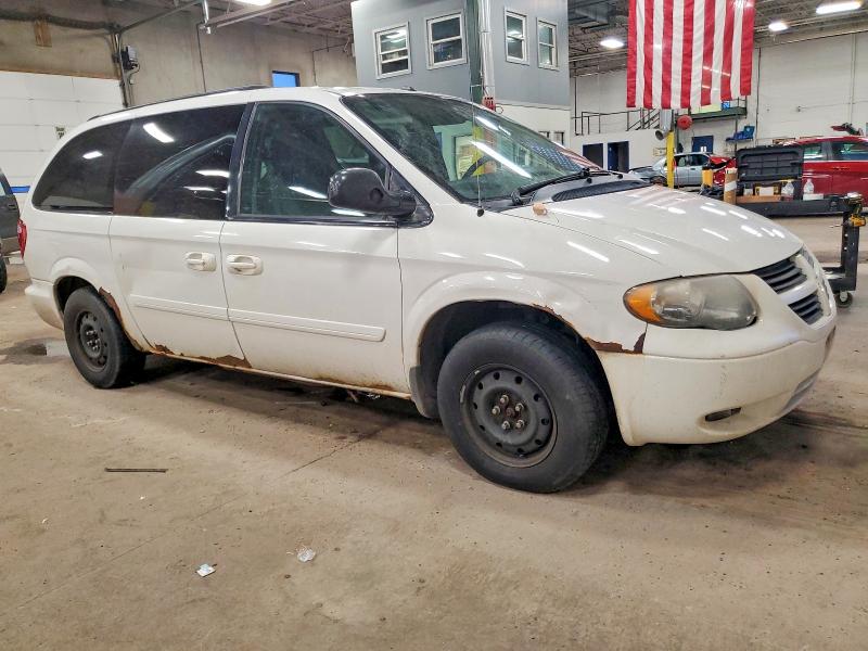 Photo 4 from auction – 2006 CHRYSLER TOWN & COU with VIN 1A4GP44R16B753120