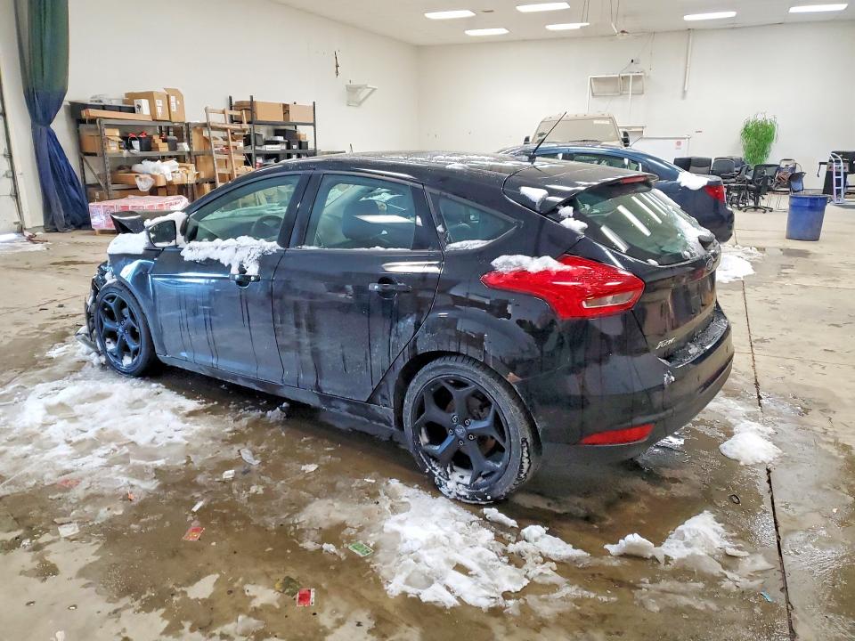 Photo 2 from auction – 2016 FORD FOCUS SE with VIN 1FADP3K28GL330626