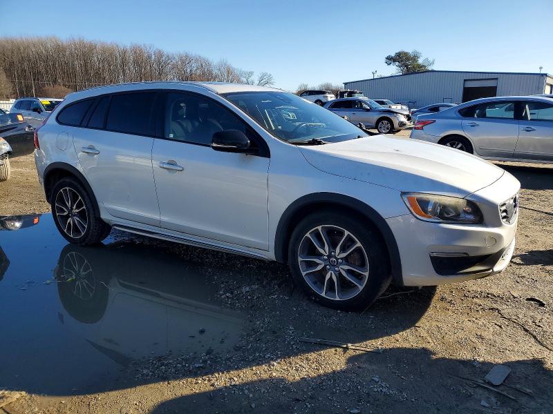 Photo 4 from auction – 2015 VOLVO V60 CROSS with VIN YV4612HK5F1001590