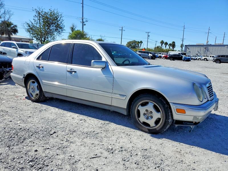 Photo 4 from auction – 1997 MERCEDES-BENZ E 420 with VIN WDBJF72F7VA404894