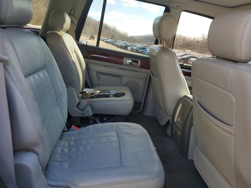 Photo 11 from auction – 2004 LINCOLN NAVIGATOR with VIN 5LMFU28R44LJ18725