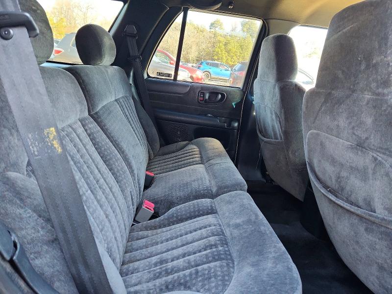 Photo 11 from auction – 2002 CHEVROLET BLAZER with VIN 1GNDT13W72K106586