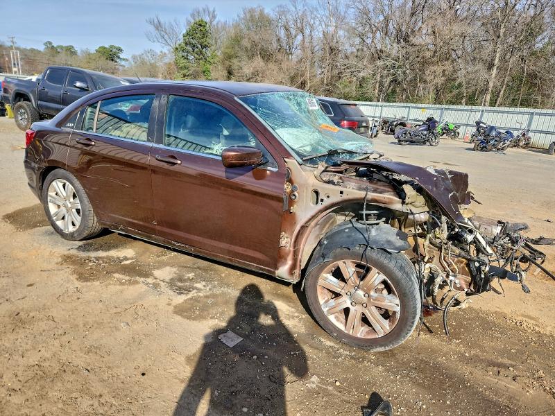Photo 4 from auction – 2013 CHRYSLER 200 with VIN 1C3CCBAB3DN660305