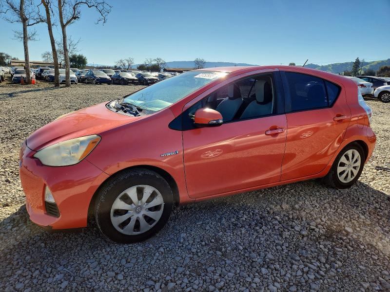 TOYOTA PRIUS C 2013 with VIN JTDKDTB34D1054052 - Photo from auction