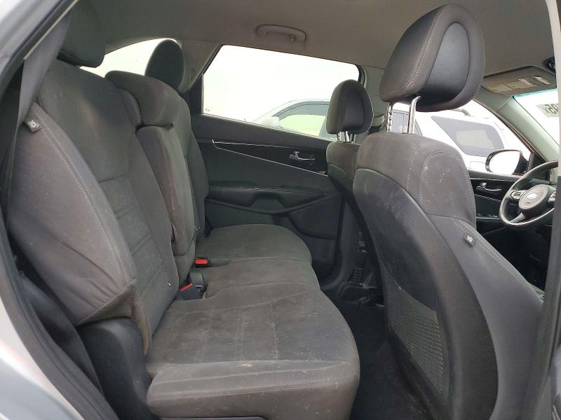 Photo 11 from auction – 2016 KIA SORENTO LX with VIN 5XYPG4A39GG030841