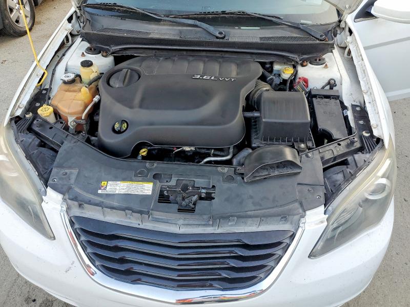 Photo 11 from auction – 2013 CHRYSLER 200 TOURIN with VIN 1C3CCBBG8DN728981