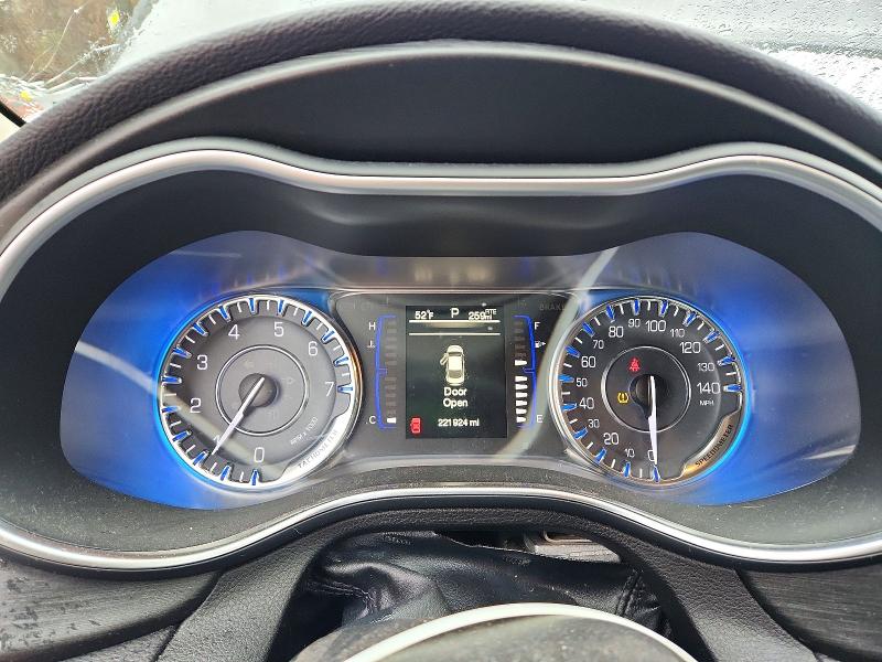 Photo 9 from auction – 2015 CHRYSLER 200 LIMITE with VIN 1C3CCCAB5FN595627