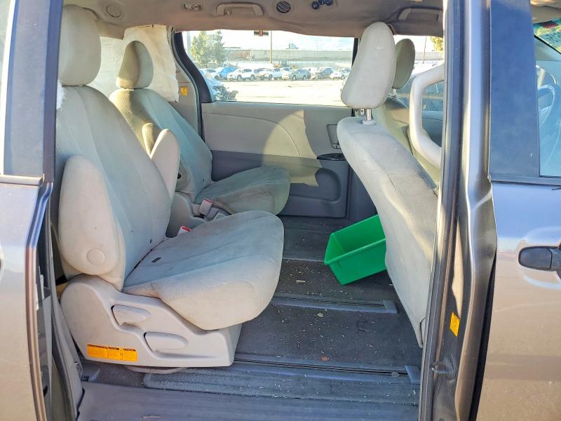 Photo 11 from auction – 2011 TOYOTA SIENNA with VIN 5TDZK3DC0BS104768