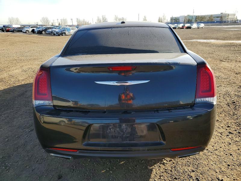 Photo 6 from auction – 2016 CHRYSLER 300 S with VIN 2C3CCABG0GH170275