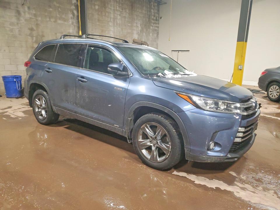 Photo 4 from auction – 2017 TOYOTA HIGHLANDER with VIN 5TDDGRFH6HS022690