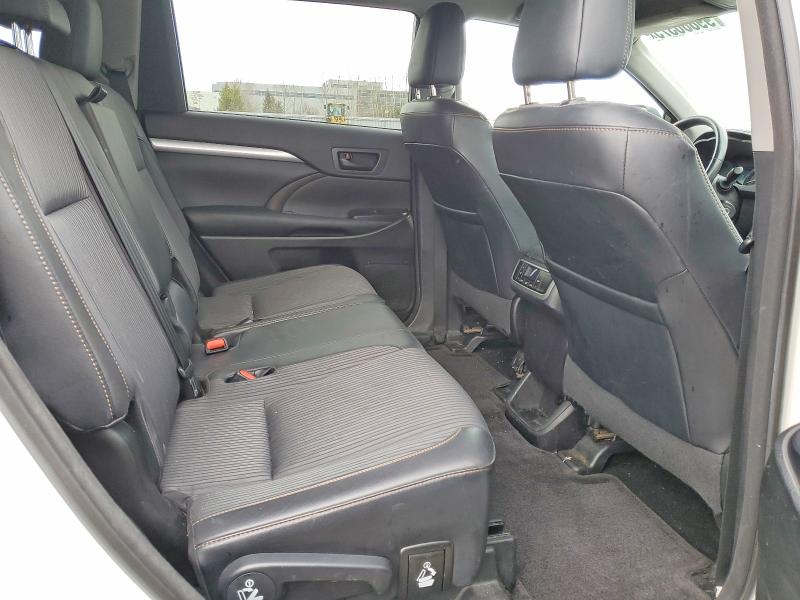 Photo 11 from auction – 2016 TOYOTA HIGHLANDER with VIN 5TDBKRFH9GS261980