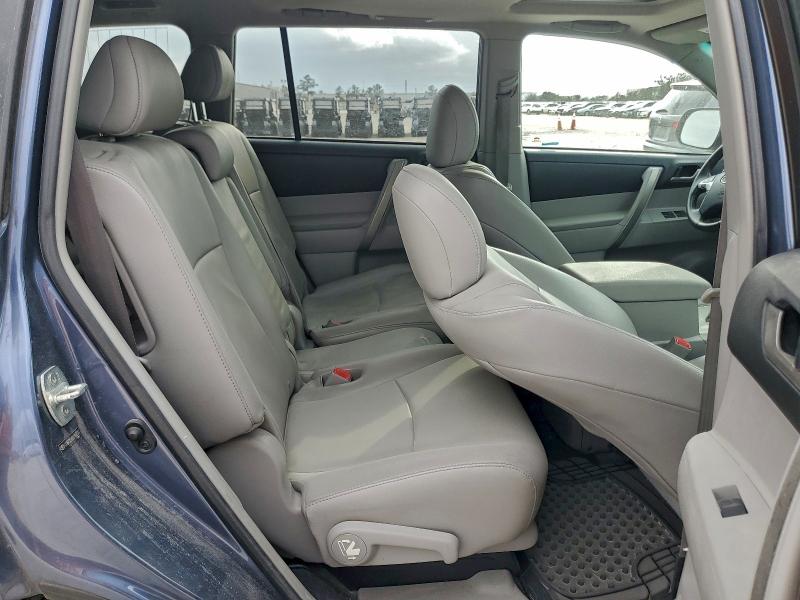 Photo 11 from auction – 2013 TOYOTA HIGHLANDER with VIN 5TDBK3EH0DS198326