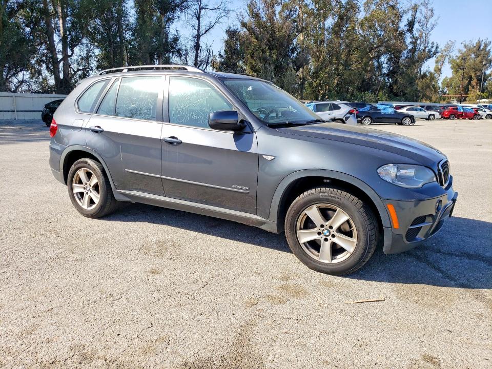 Photo 4 from auction – 2013 BMW X5 XDRIVE3 with VIN 5UXZV4C52D0B03290